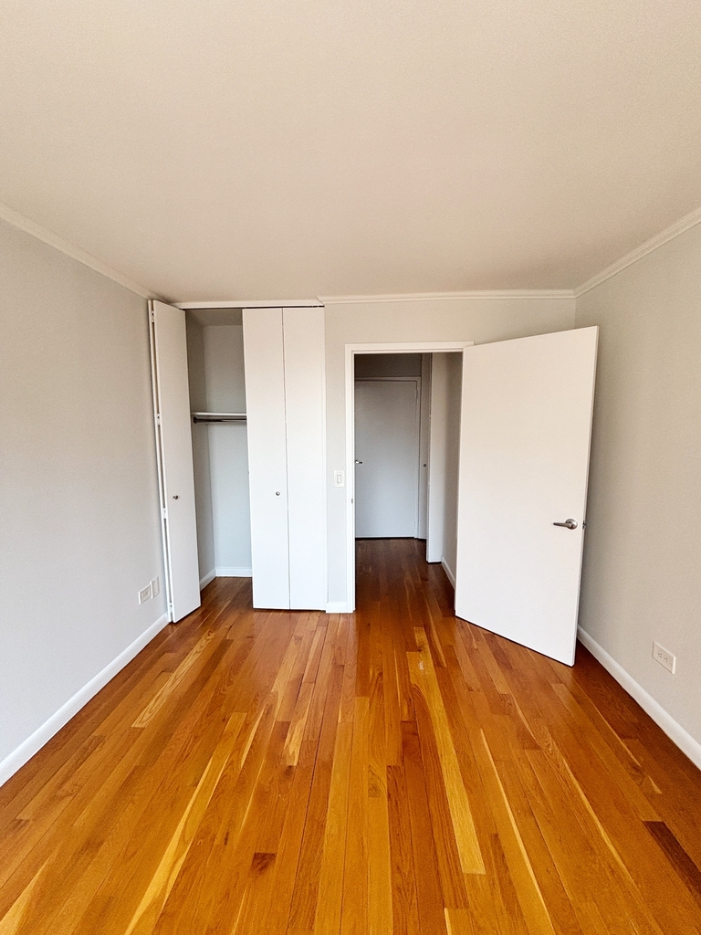 West 48th Street - Photo 6