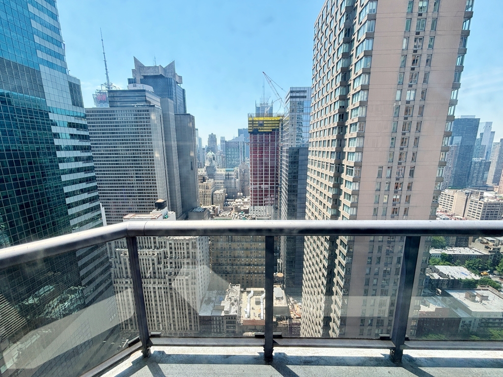 West 48th Street - Photo 1