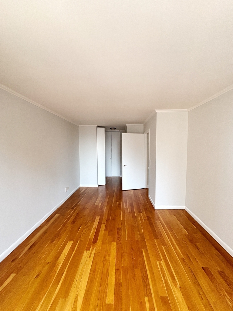 West 48th Street - Photo 9