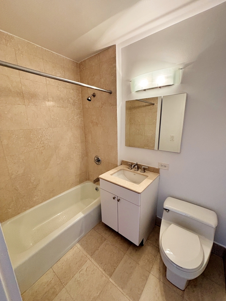 West 48th Street - Photo 10