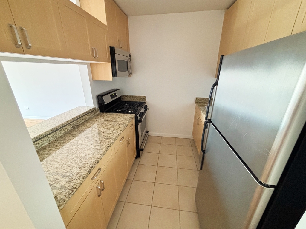 West 48th Street - Photo 4