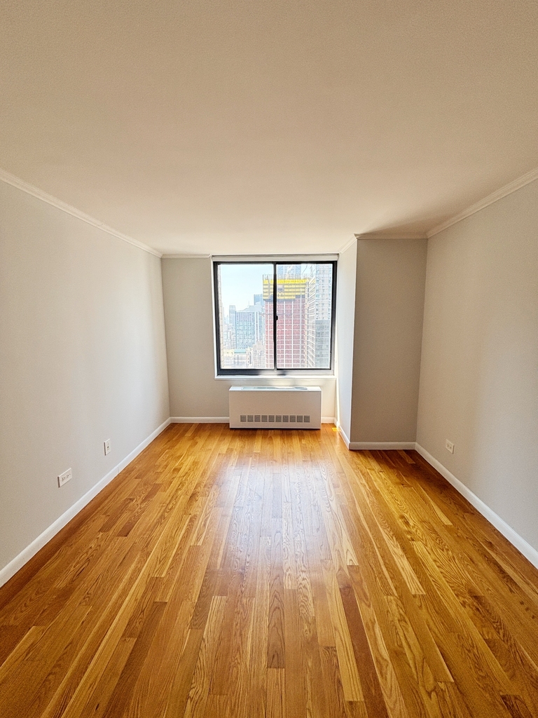 West 48th Street - Photo 8