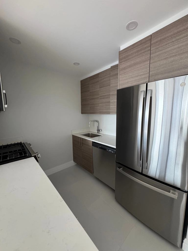 West 48th Street - Photo 9