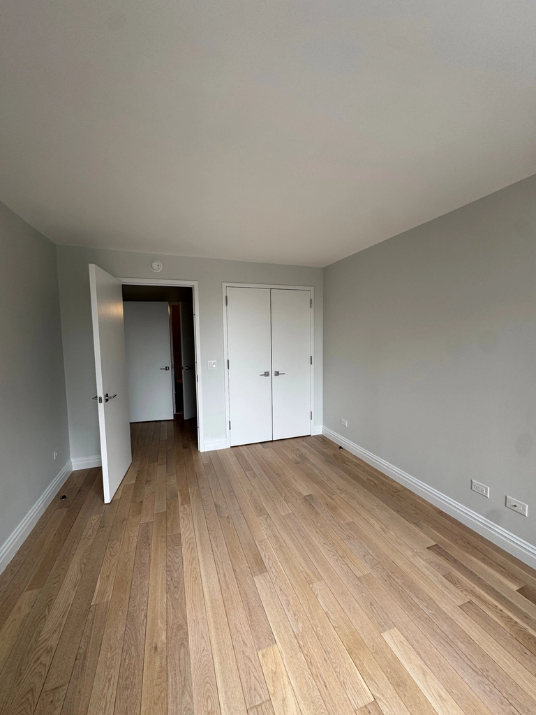 West 48th Street - Photo 7