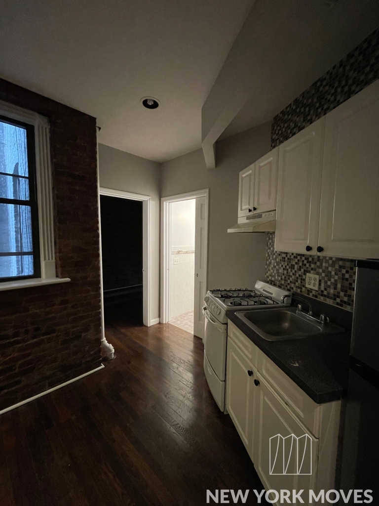 13th St & 1st Ave - Photo 5