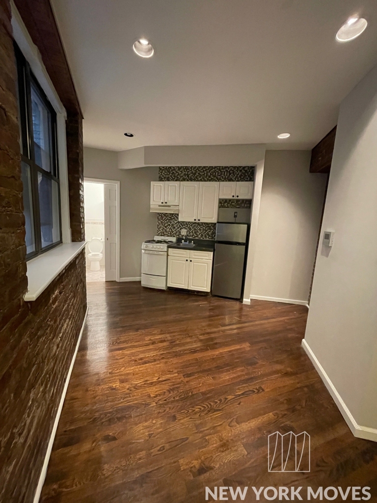 13th St & 1st Ave - Photo 2