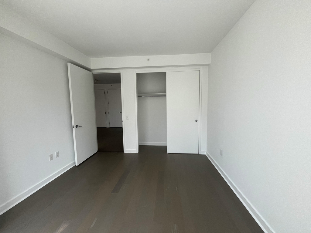 5th Avenue - Photo 2