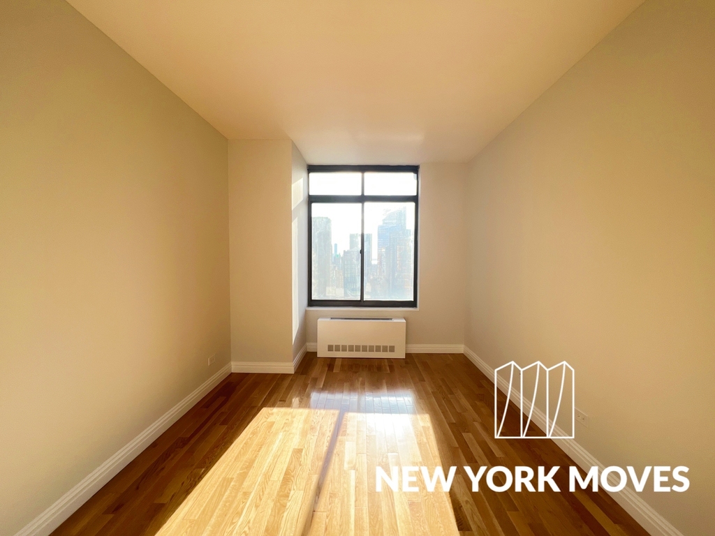 West 48th Street - Photo 8