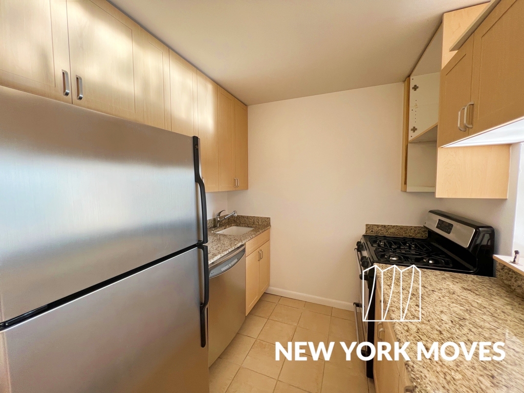 West 48th Street - Photo 4