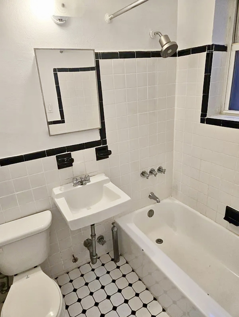 441 East 83rd Street - Photo 4