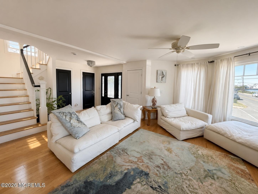 550 Whiting Avenue - Photo 3