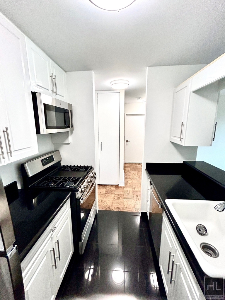 East 71st Street - Photo 4