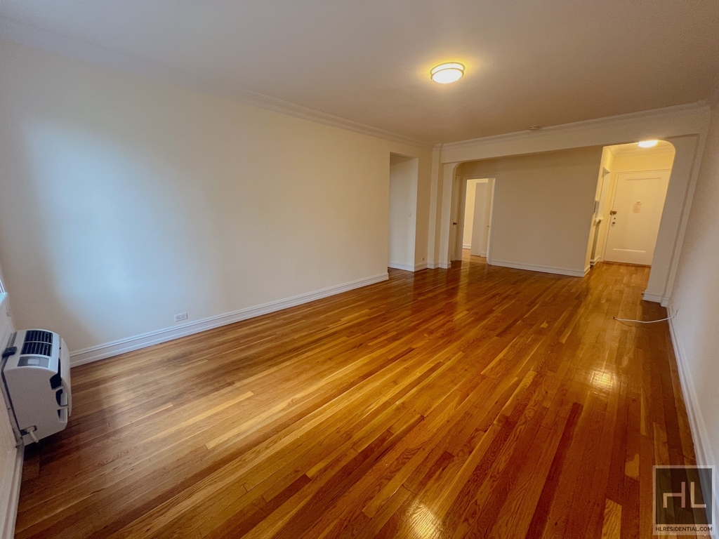 York Avenue - Photo 1