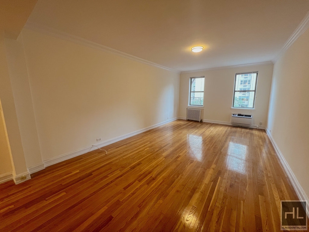 York Avenue - Photo 0