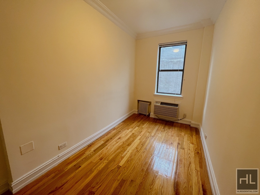 York Avenue - Photo 3
