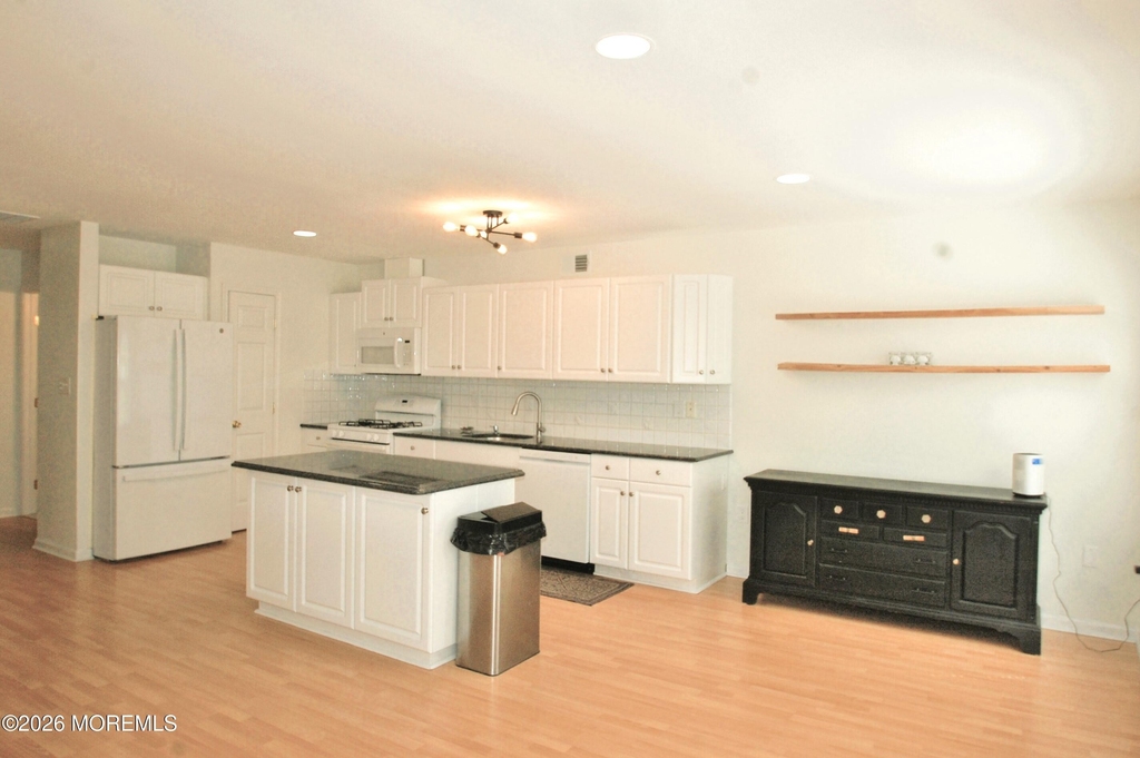 574 Beachway Avenue - Photo 4
