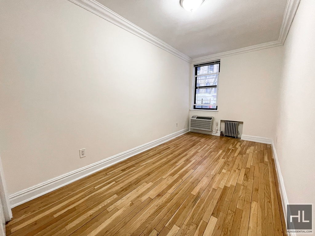 East 80 Street - Photo 3