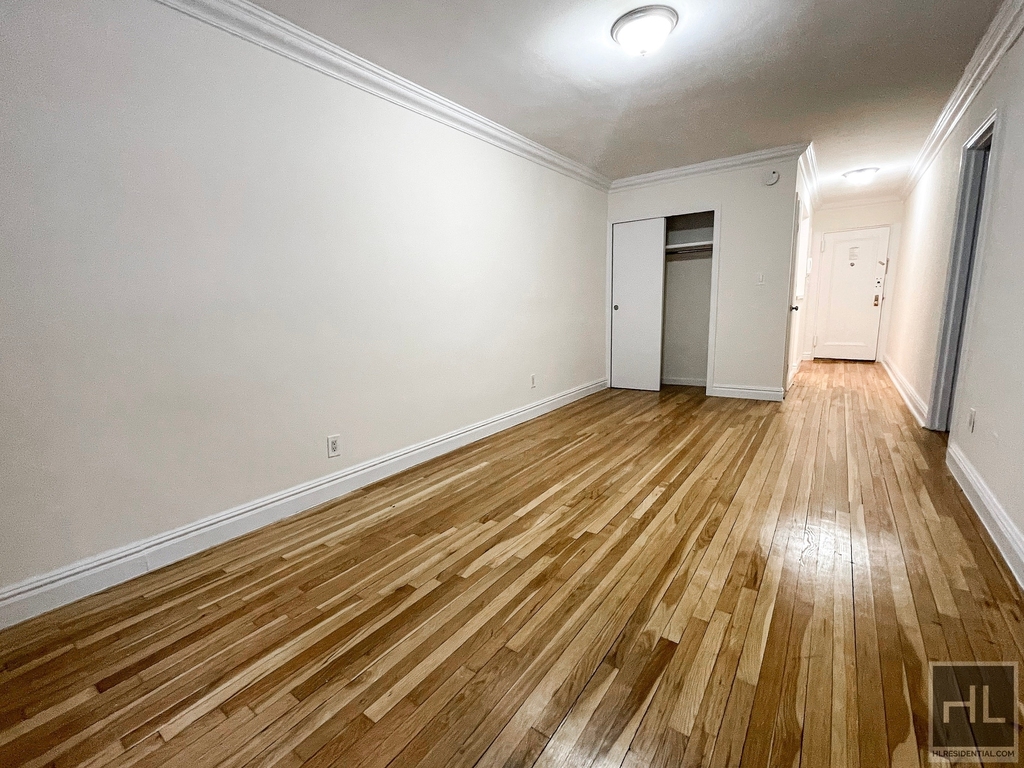 East 80 Street - Photo 2