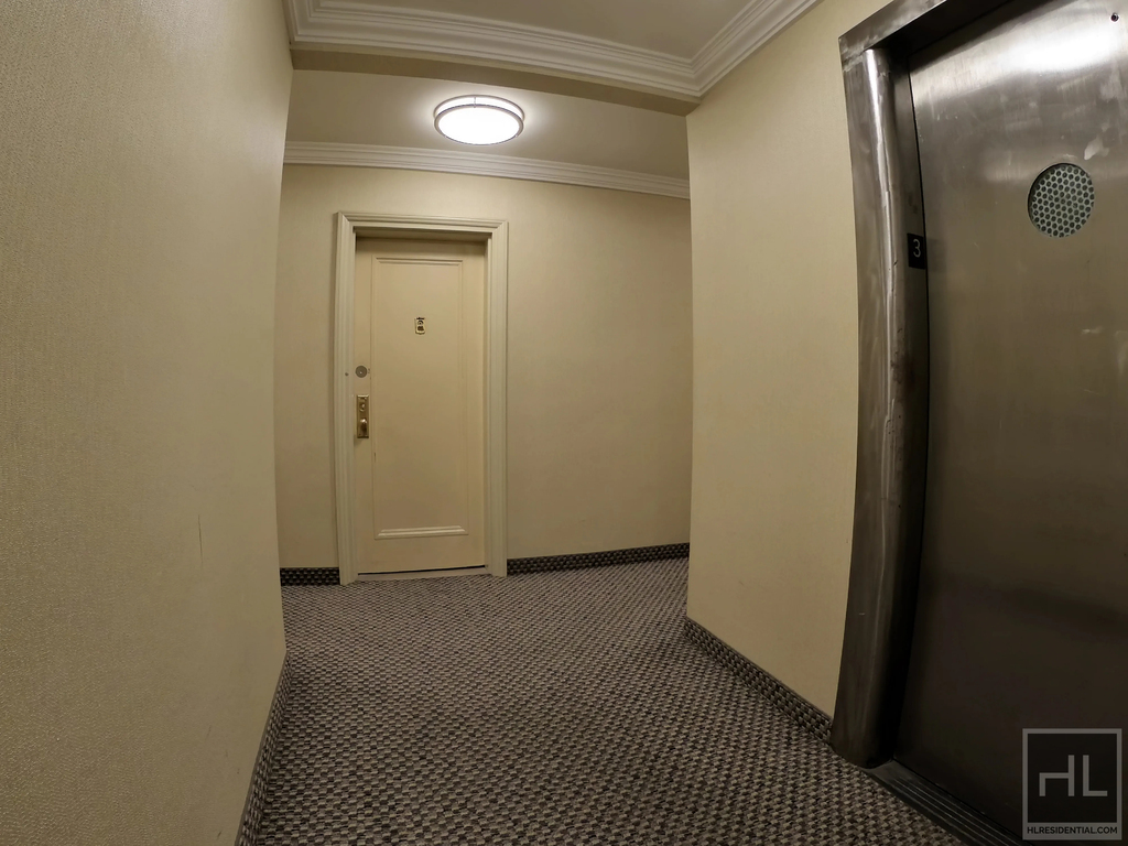 East 80 Street - Photo 8