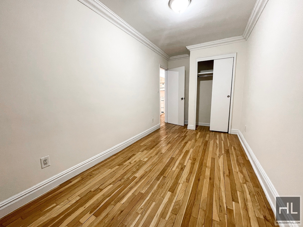 East 80 Street - Photo 4