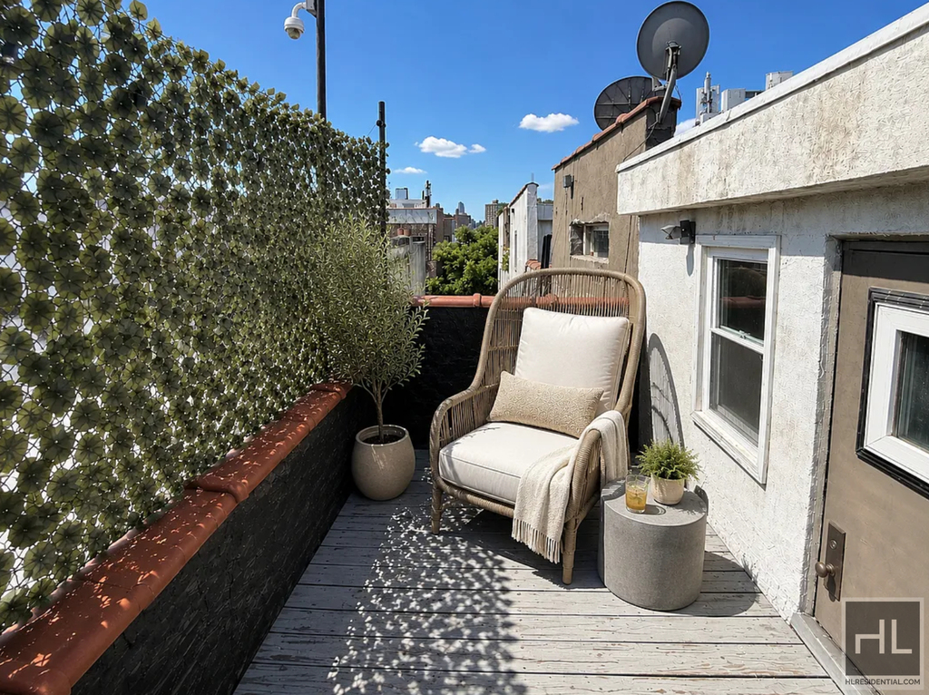 East 13th Street - Photo 10