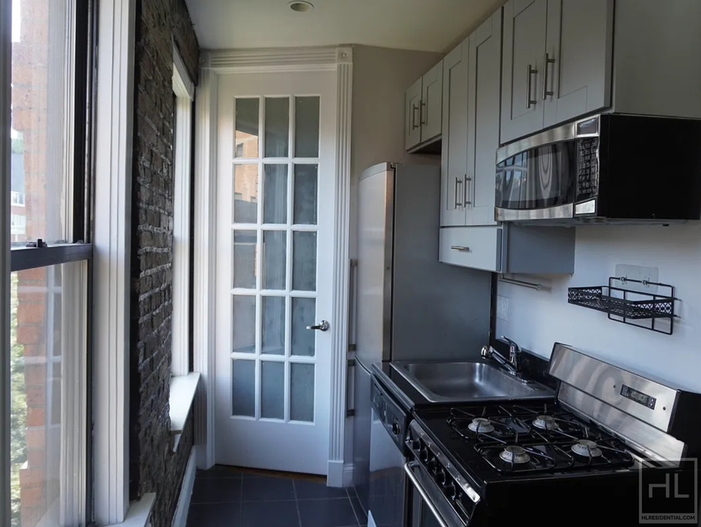 East 13th Street - Photo 3