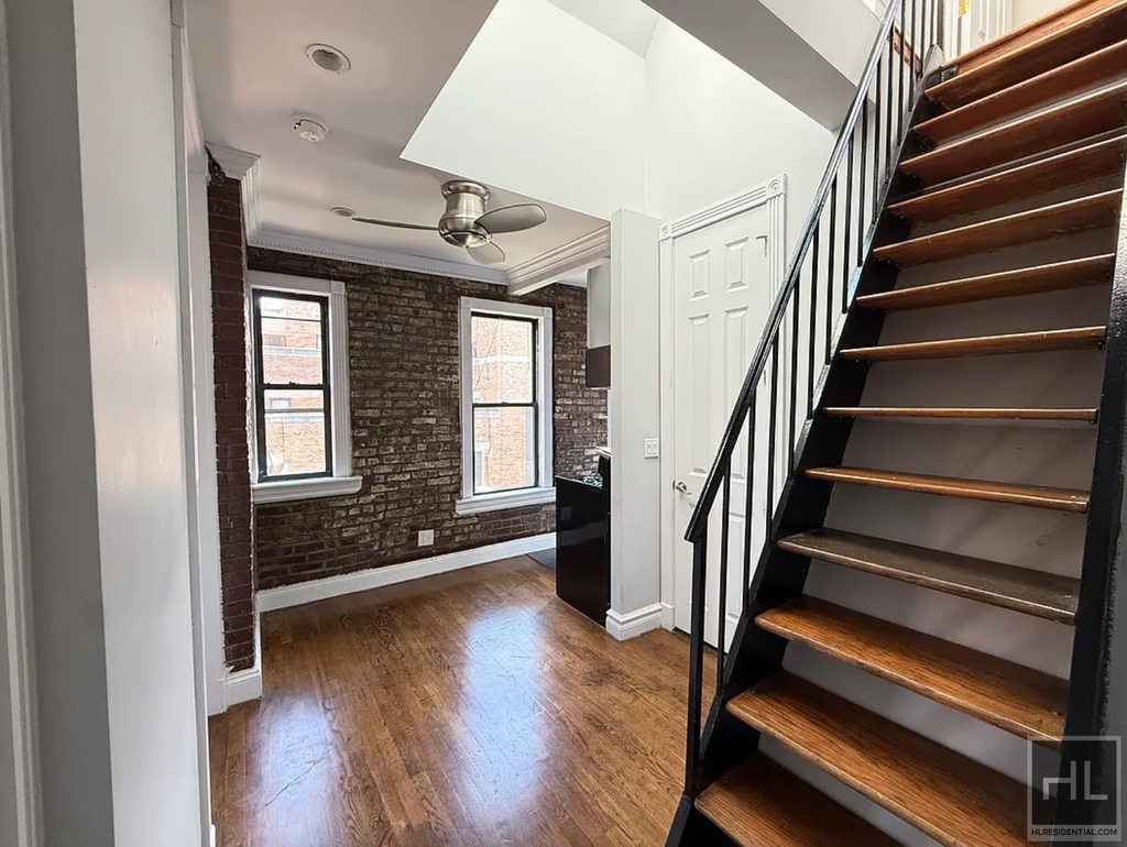 East 13th Street - Photo 9