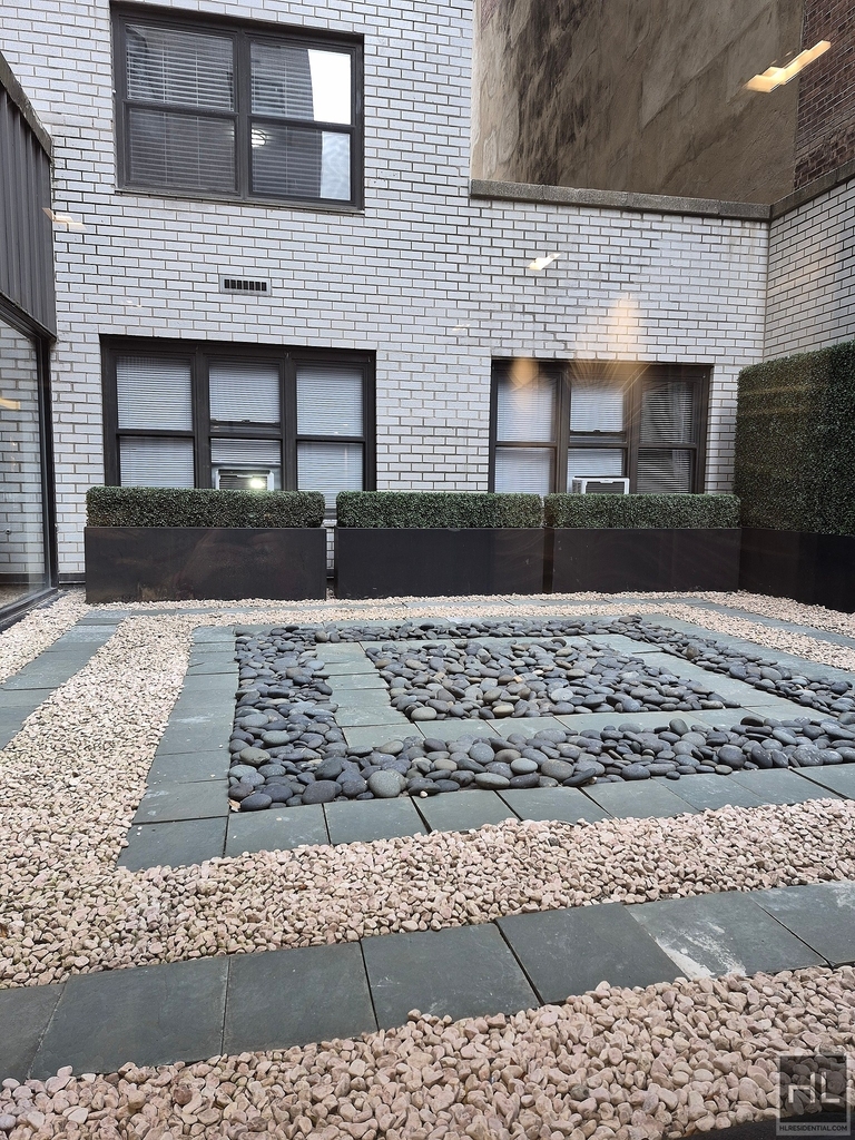 E 16 St - Photo 11