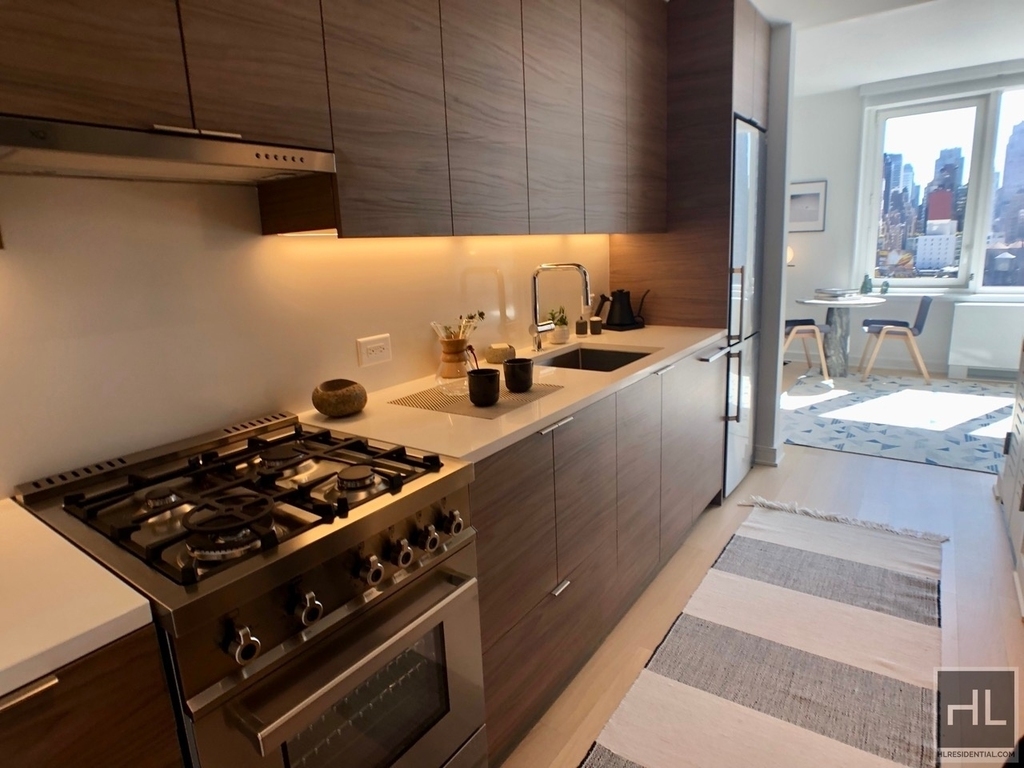 West 38th Street - Photo 3