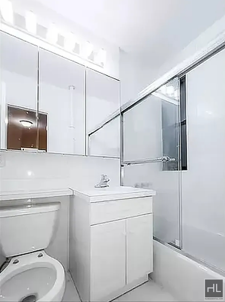 East 51 Street - Photo 3