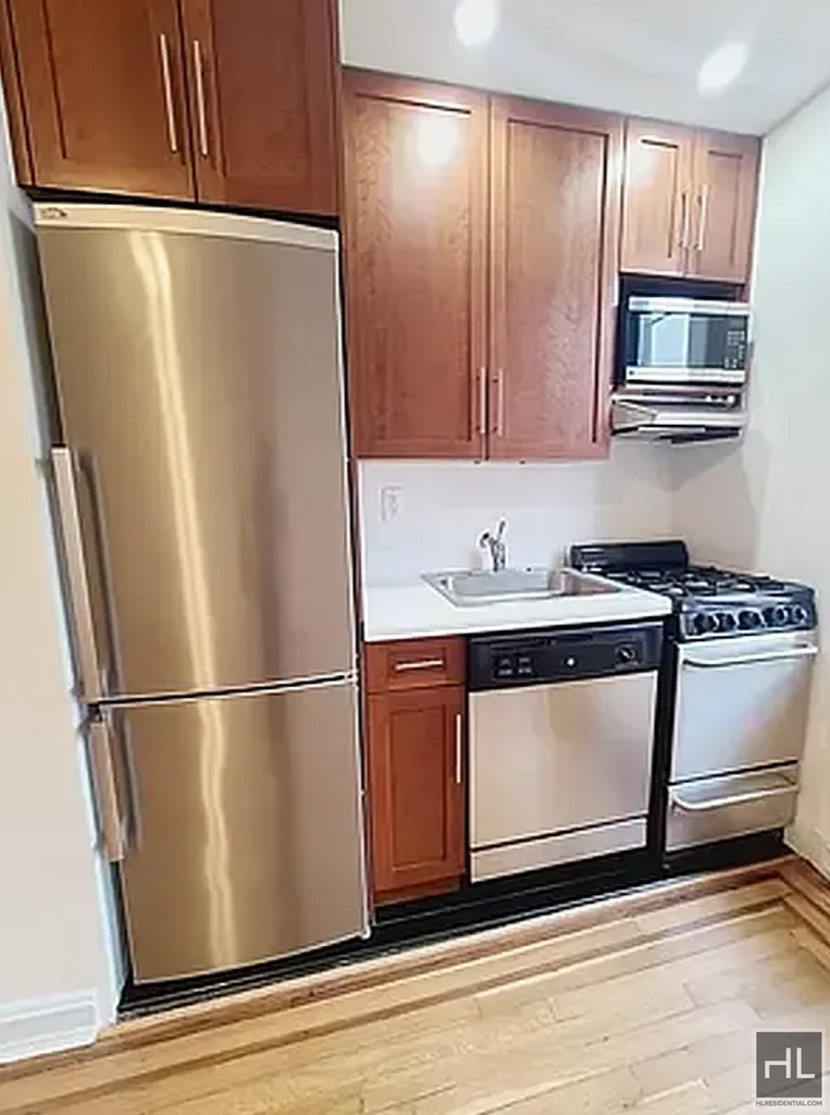 East 51 Street - Photo 1