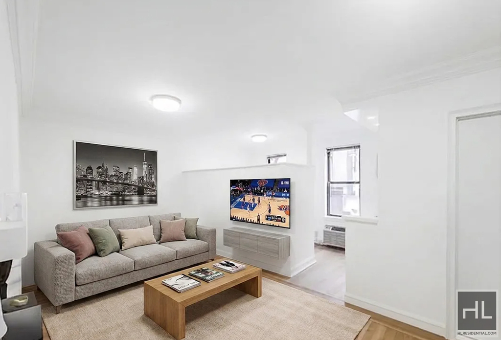 East 51 Street - Photo 0