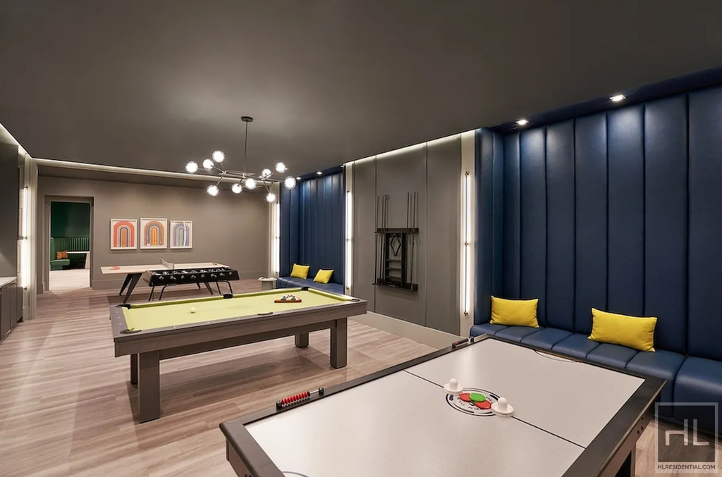 West 47th Street - Photo 16