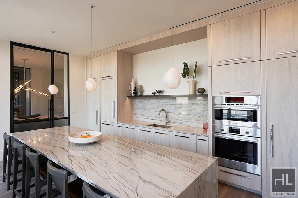 West 47th Street - Photo 14