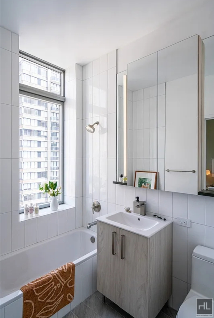 West 47th Street - Photo 4