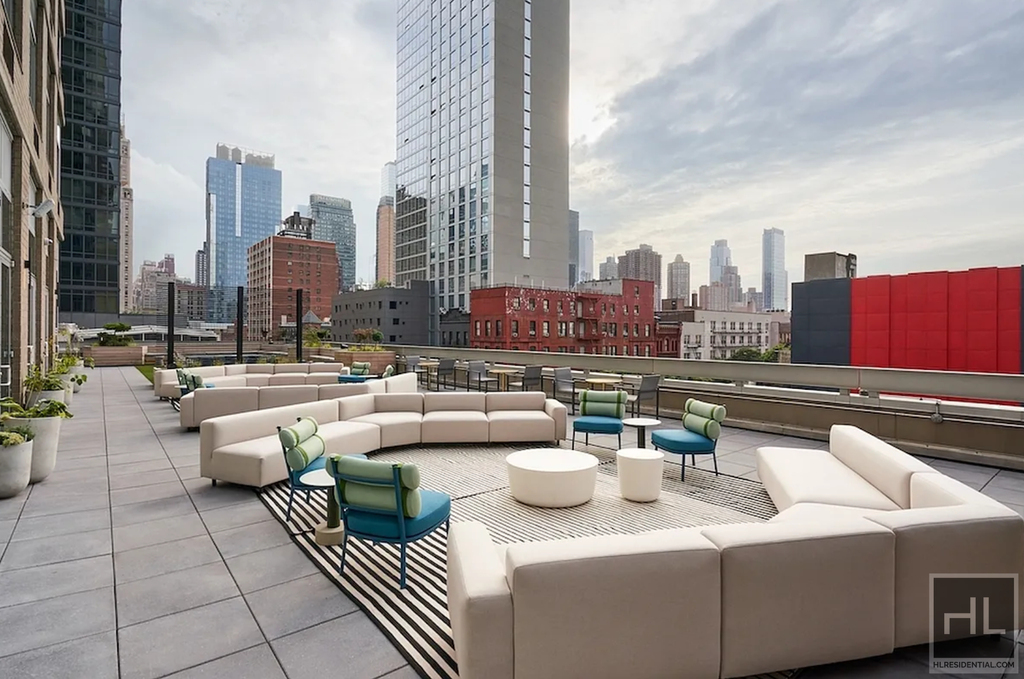 West 47th Street - Photo 9