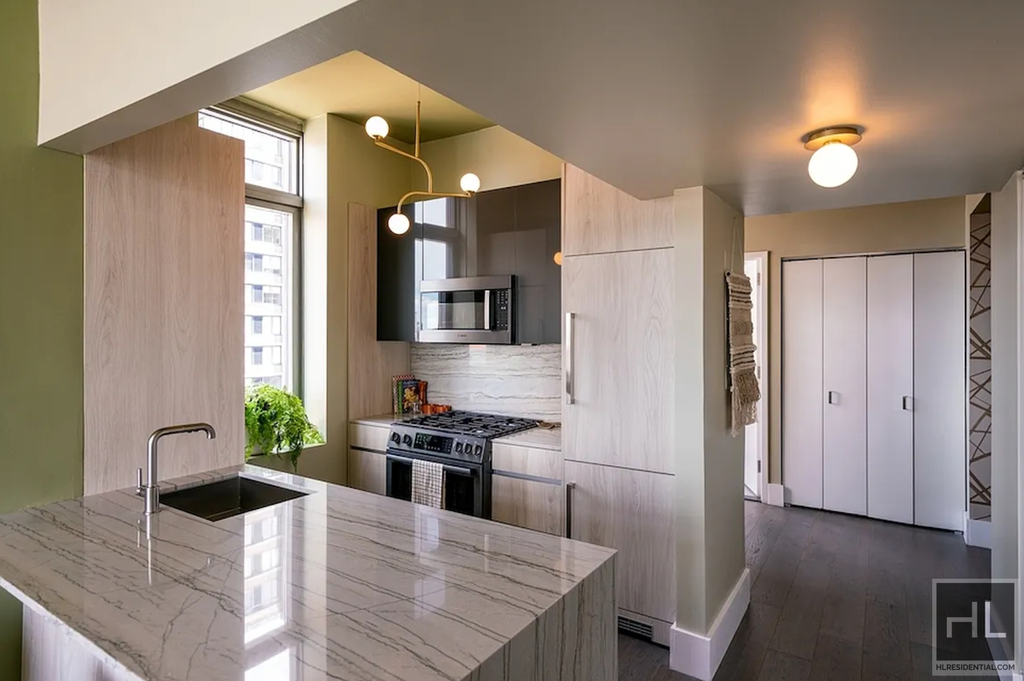 West 47th Street - Photo 2