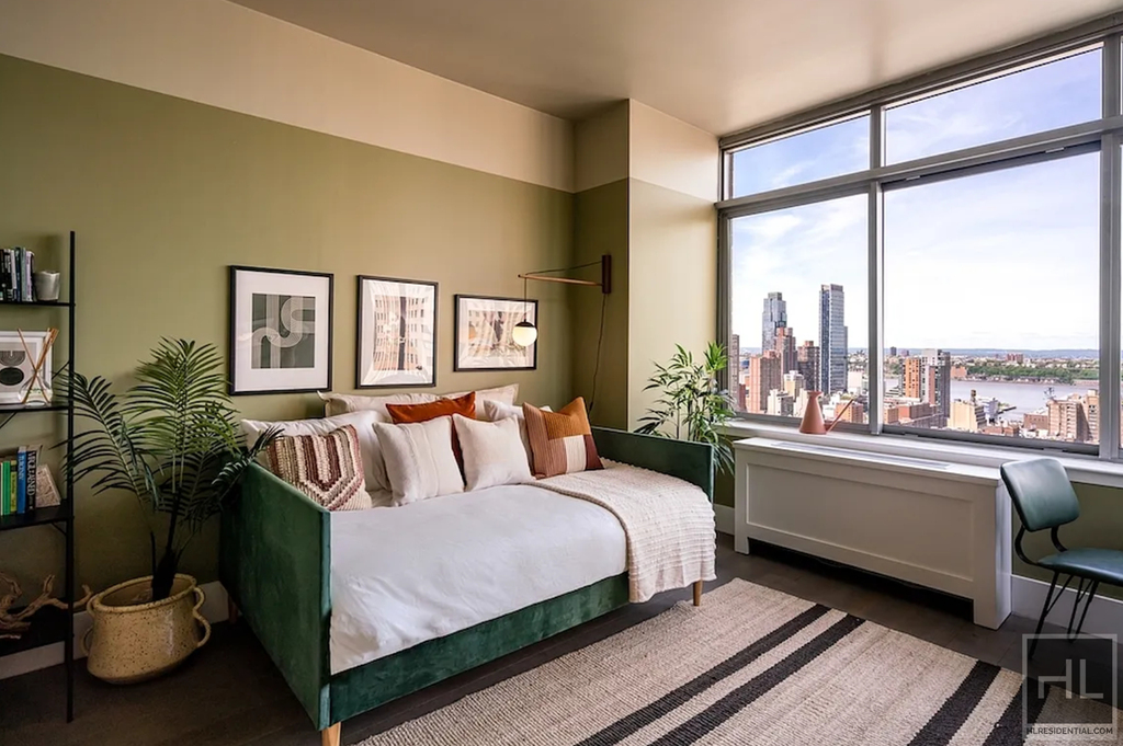 West 47th Street - Photo 1