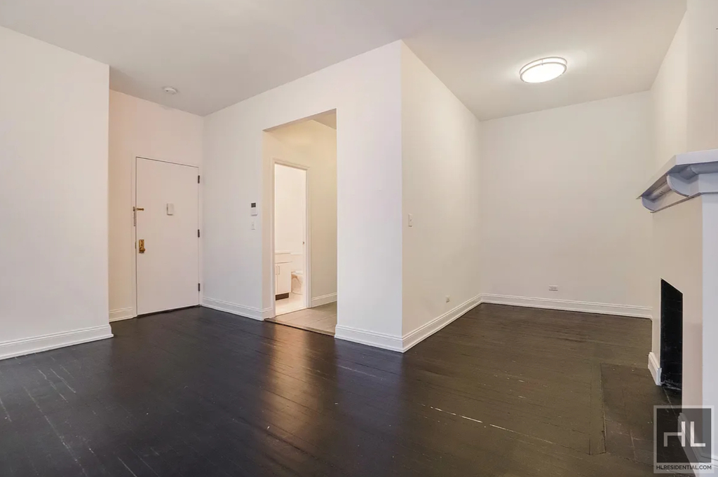 West 9 Street - Photo 4