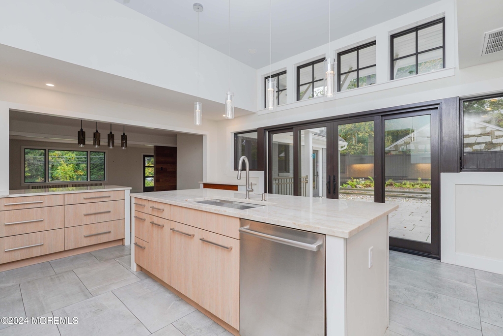 828 Kingston Road - Photo 5