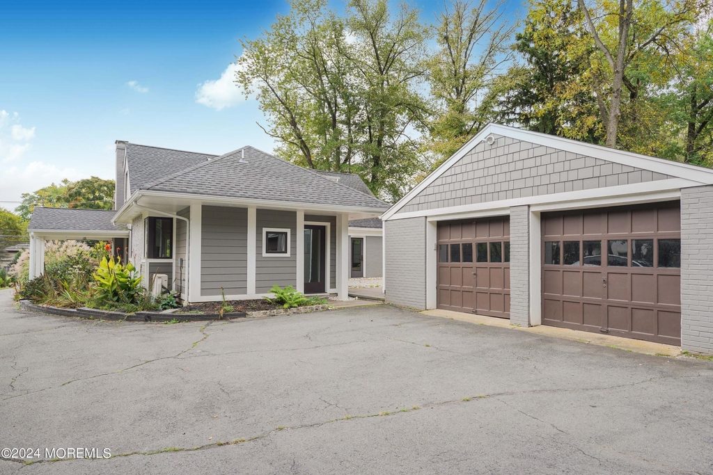 828 Kingston Road - Photo 32