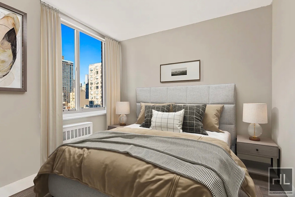 Second Avenue - Photo 2