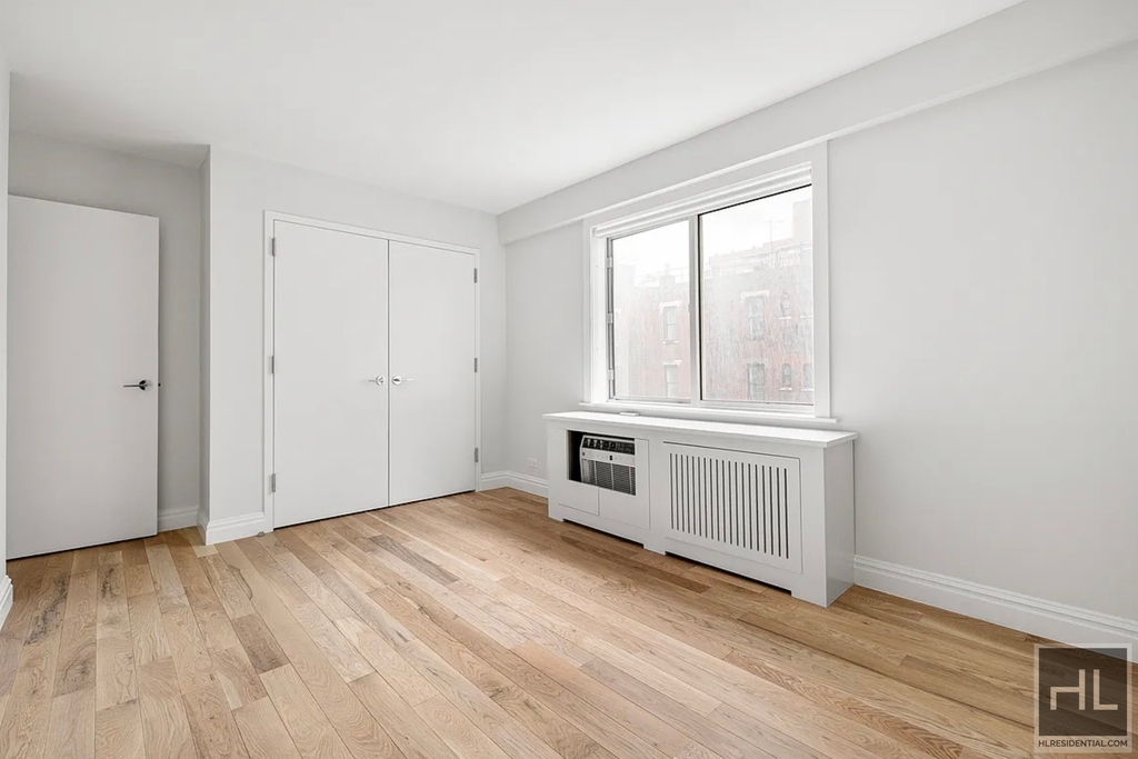 East 65th Street - Photo 3