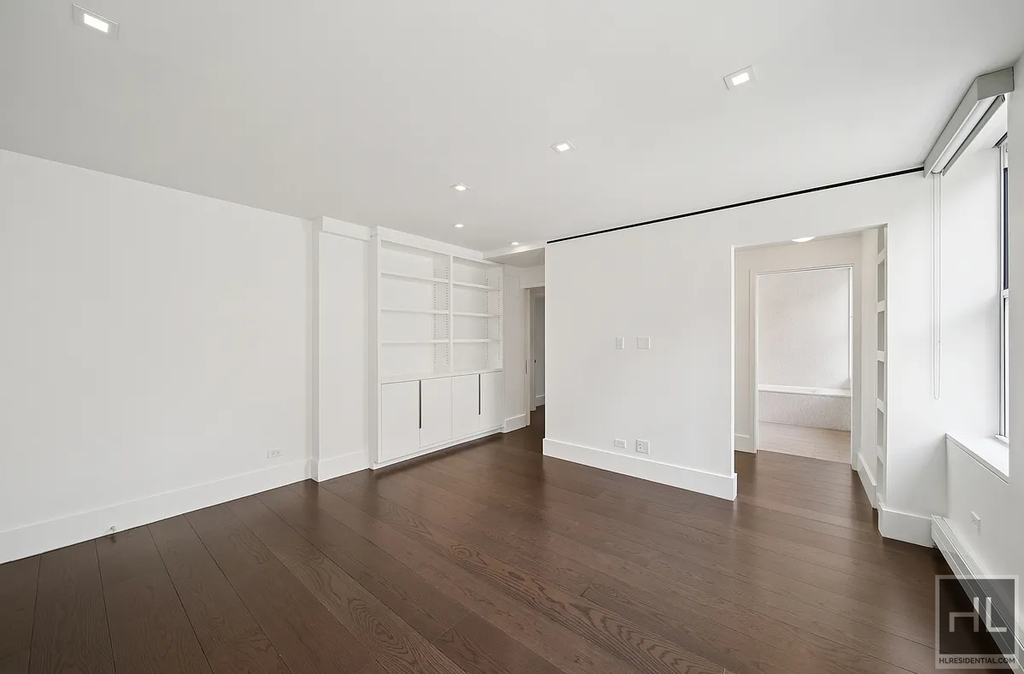 East 80th Street - Photo 13