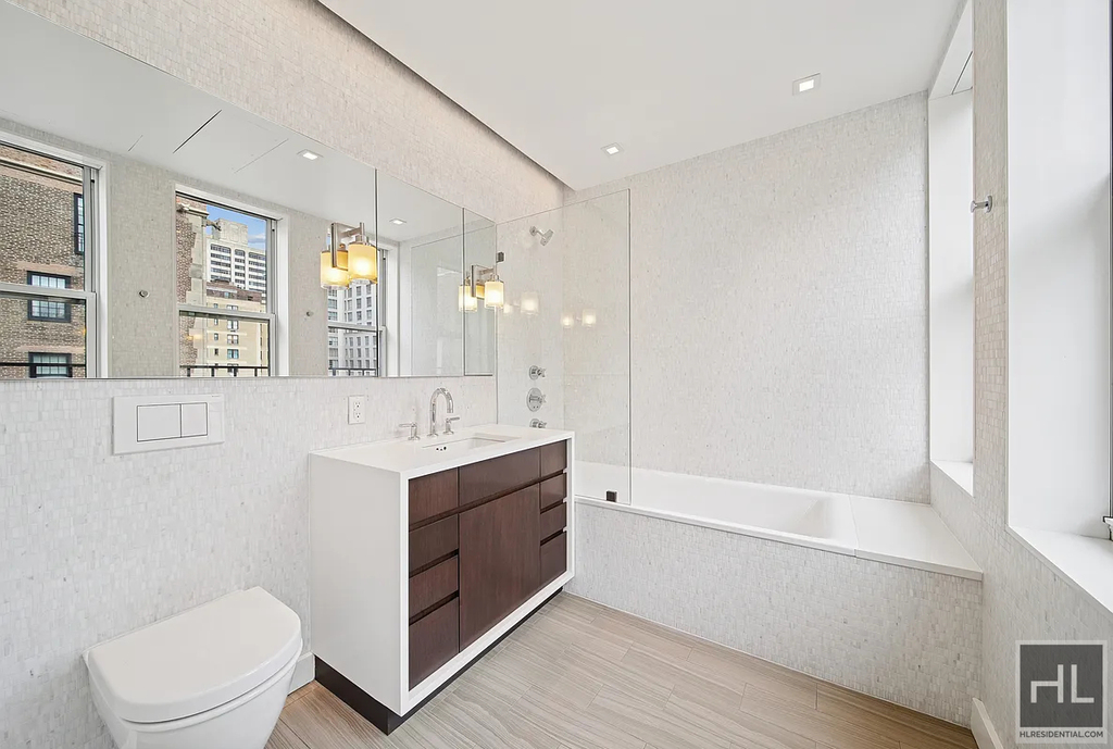 East 80th Street - Photo 9