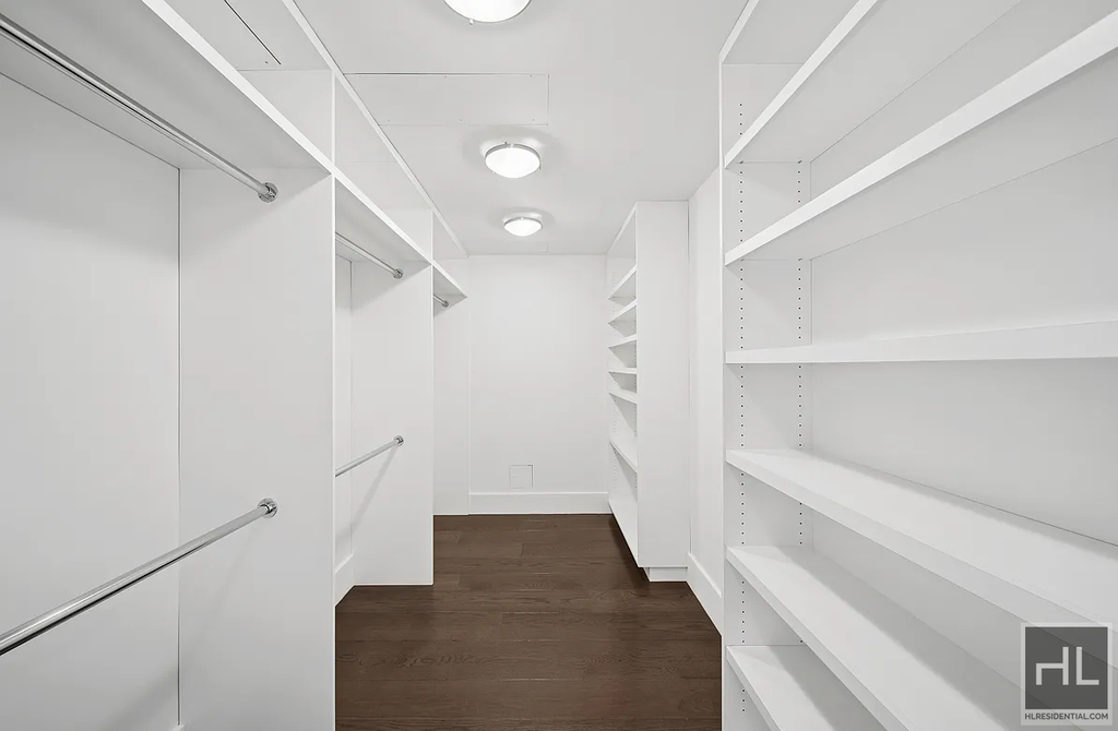 East 80th Street - Photo 12