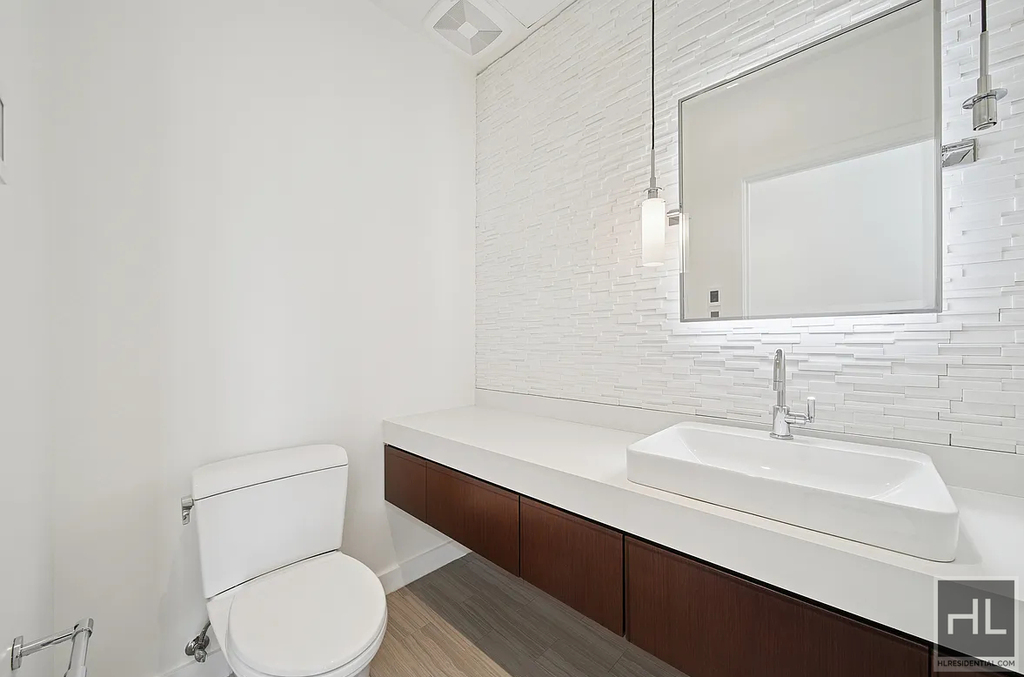East 80th Street - Photo 14