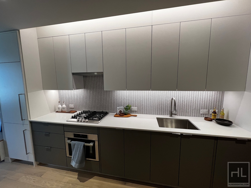 West 28th Street - Photo 4