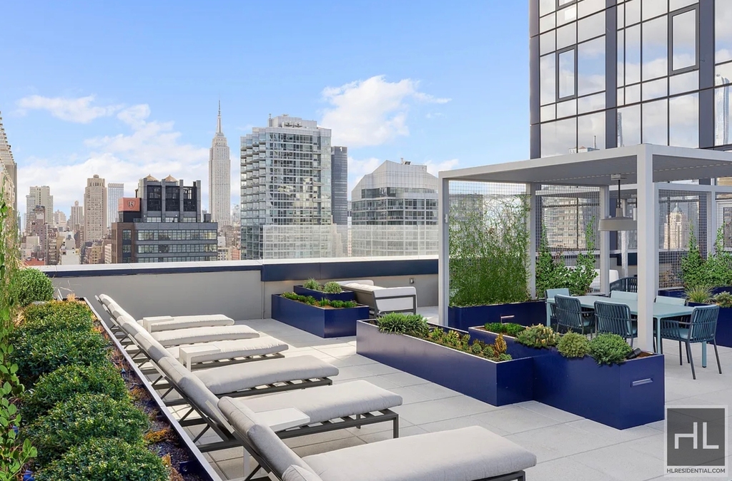 West 38th Street - Photo 12