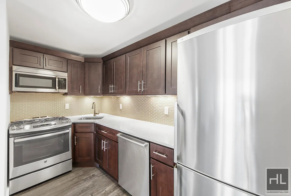 East 91st Street - Photo 7